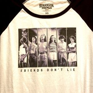 STRANGER THINGS *FRIENDS DON’T LIE* WHITE & BLACK RAGLAN~XS-HOT TOPIC
